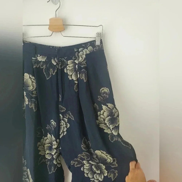 Ellen Tracy Floral Wide-Leg Pants - Black and Gray - Picture 5 of 8